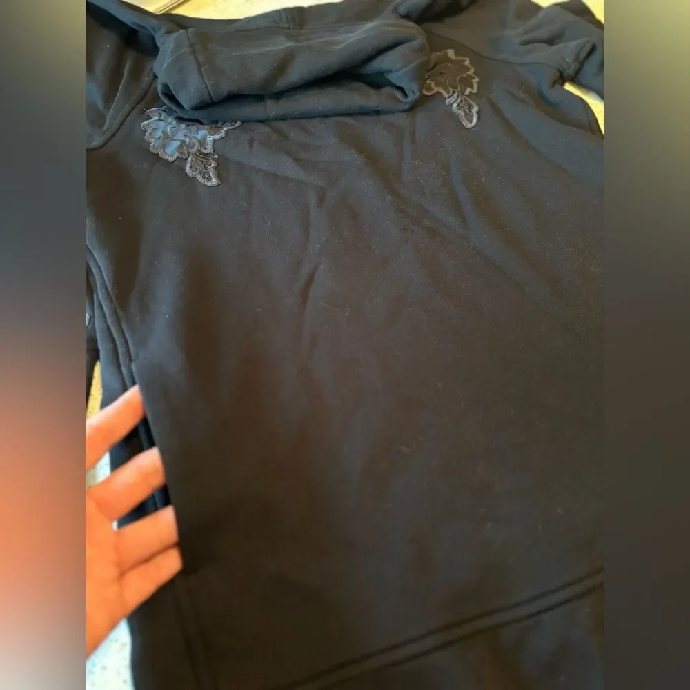 LULULEMON•Embroidered Patched Funnel Cowl neck sweatshirt